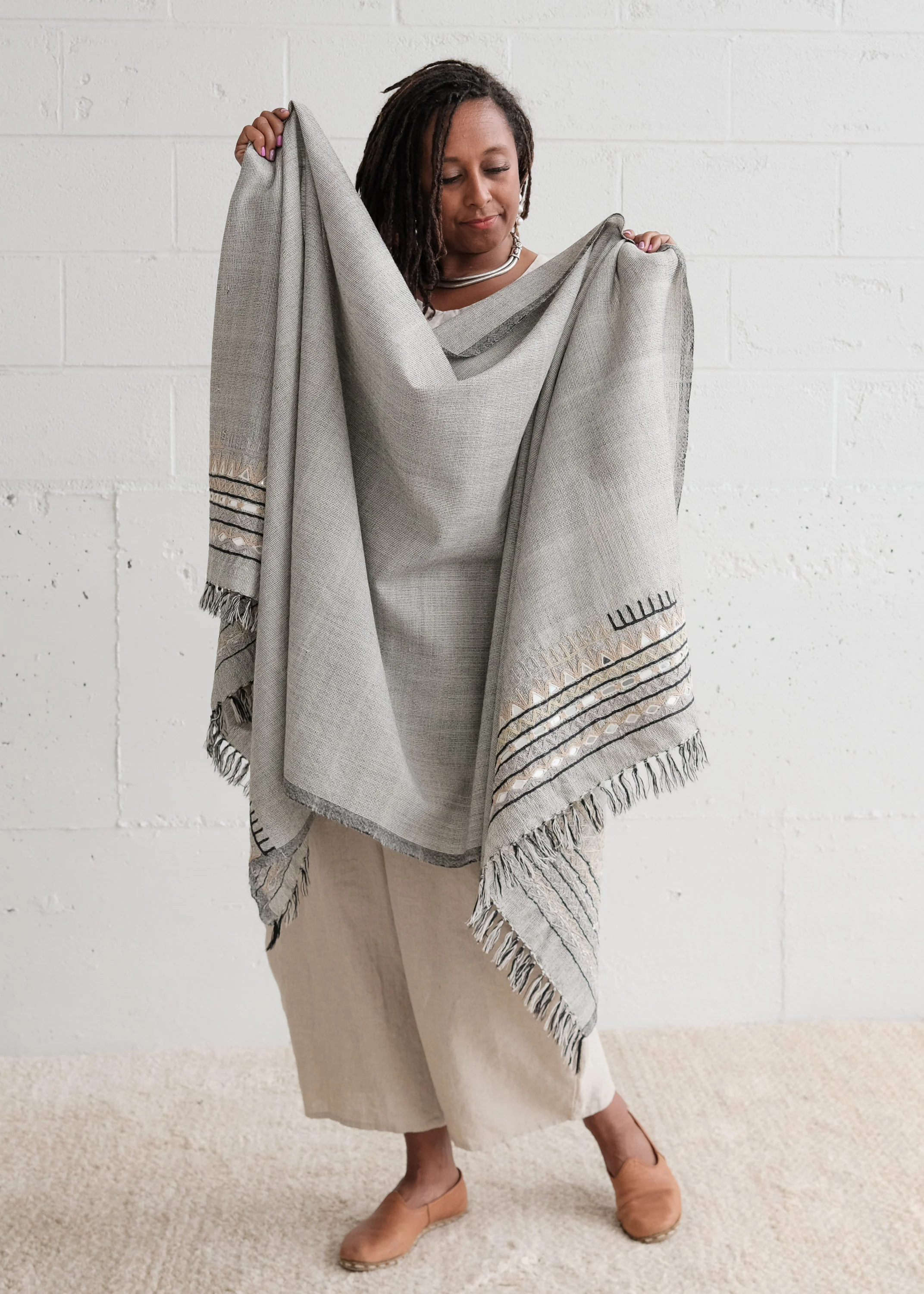Bhujodi & Rabari - Wool Shawl - Salt & Pepper - Image 5