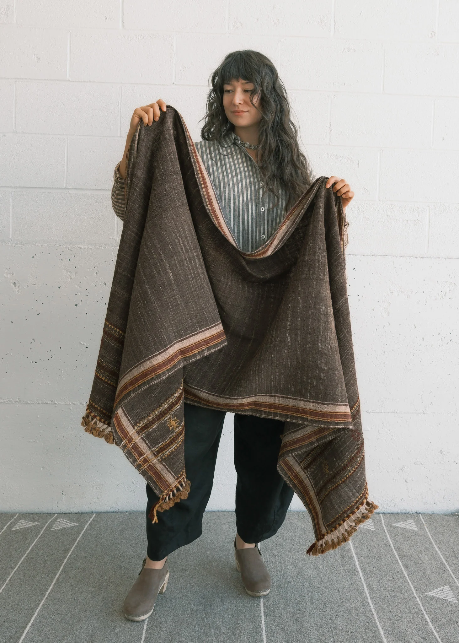 Bhujodi Shawl - Deshi Wool - Earth