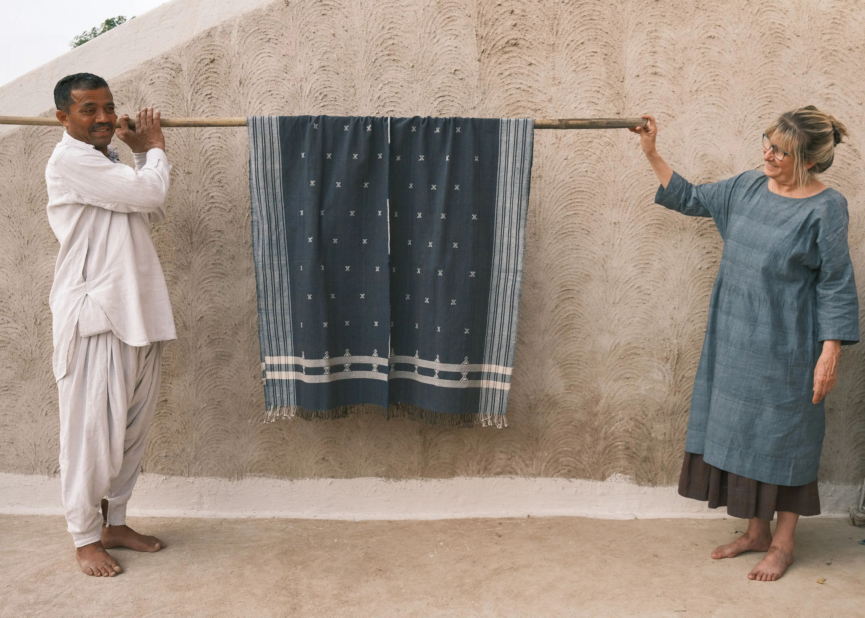 Bhujodi Throw - Handwoven Kala Cotton - Indigo & Clay - Image 3
