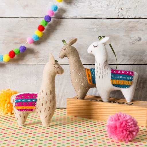 Embroidery Felt Craft Kit by Corinne Lapierre - Llama Family