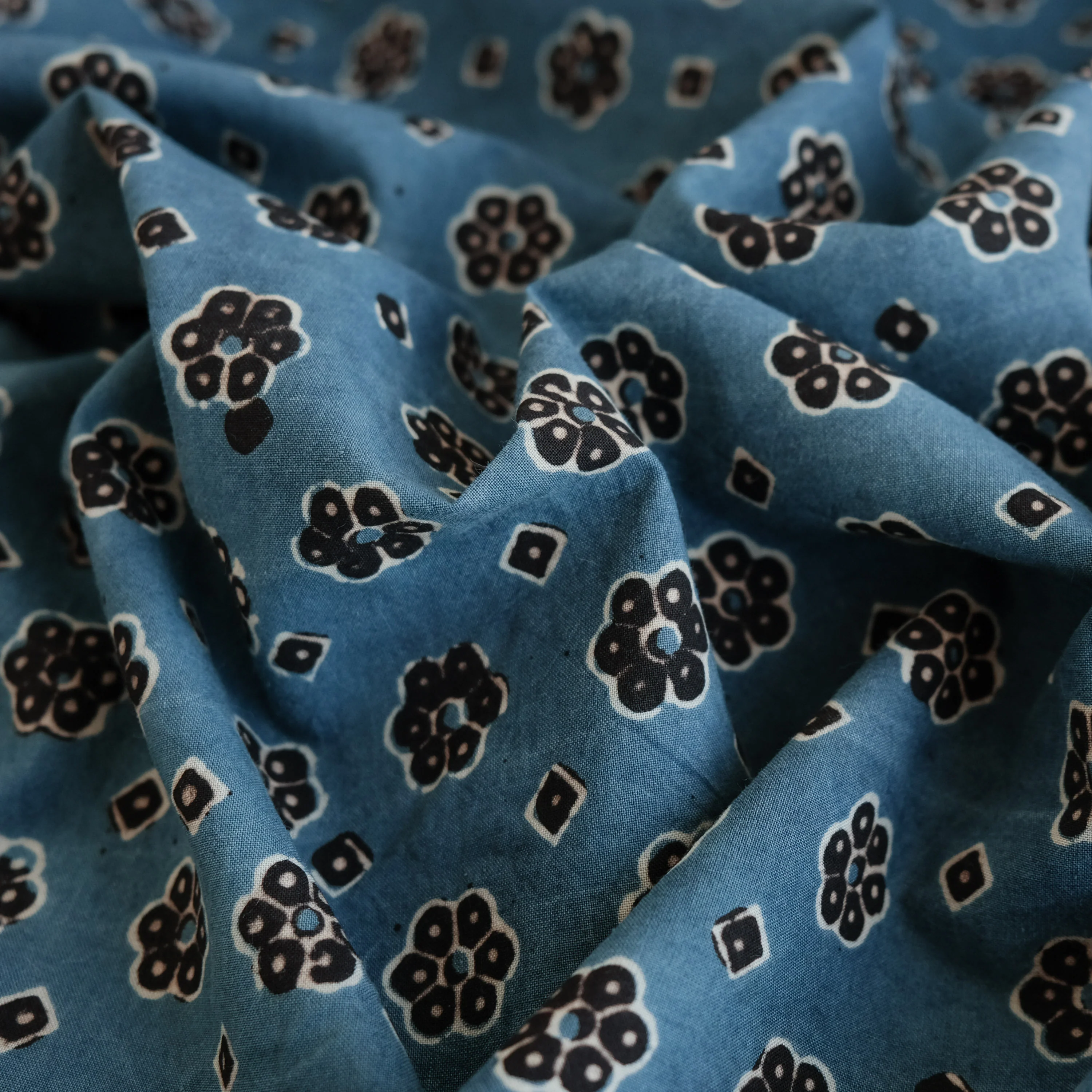 Fabric - Organic Cotton Block Printed with Natural Dyes - Indigo Petite Flower - Image 2