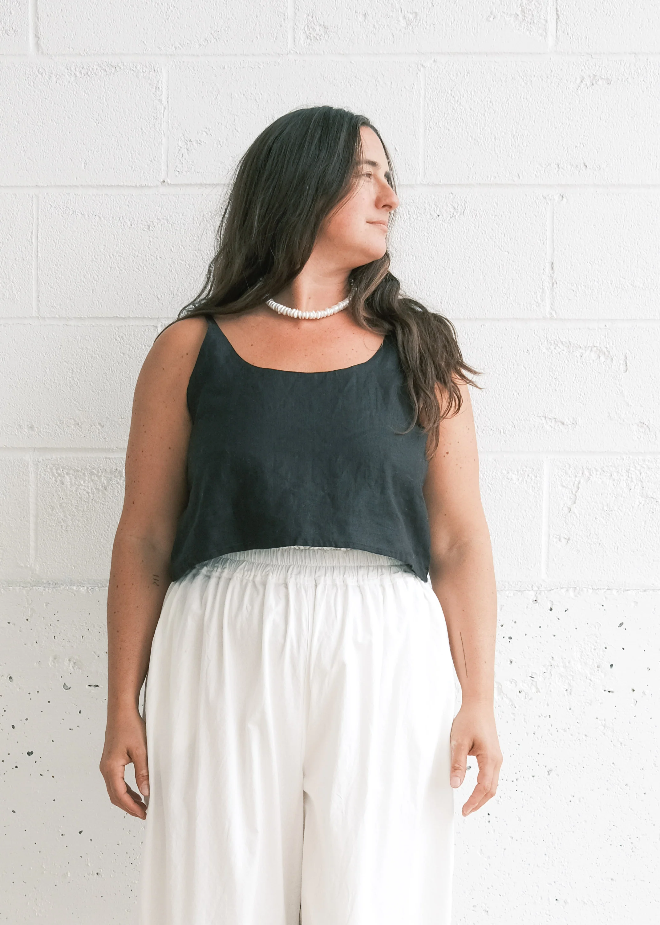 Hibiscus Crop Tank - Linen - Black - Image 4