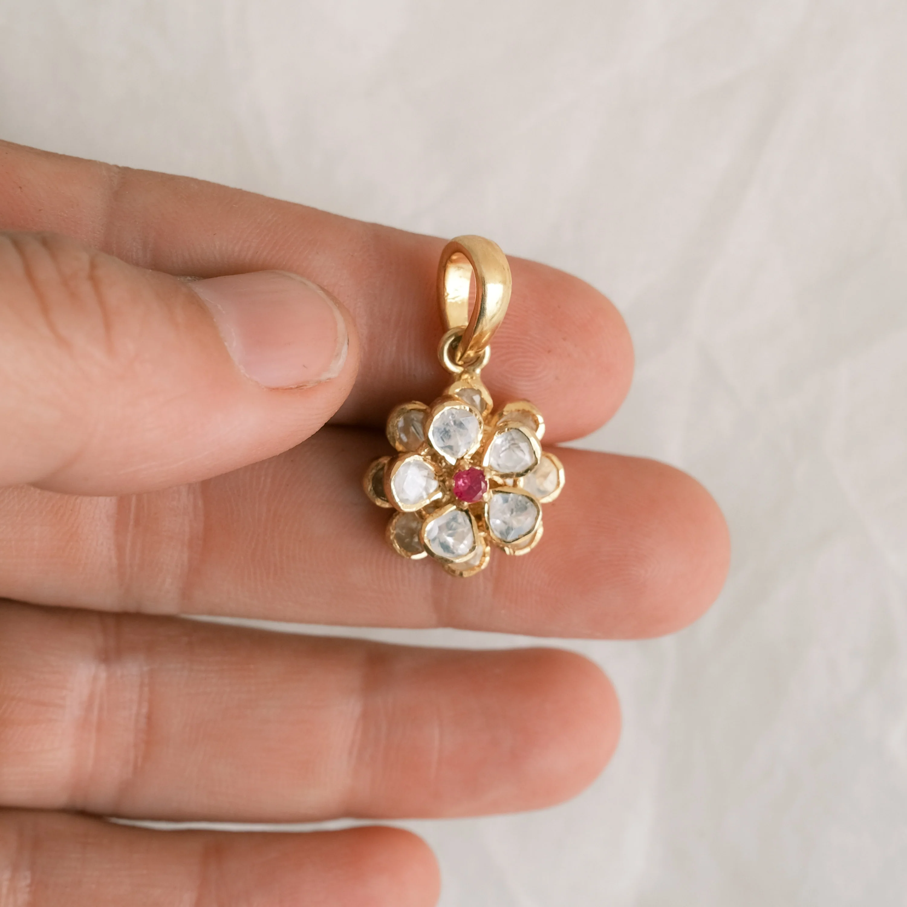 Jewellery - Pendant - Gold Plate Bright Flower - Image 2