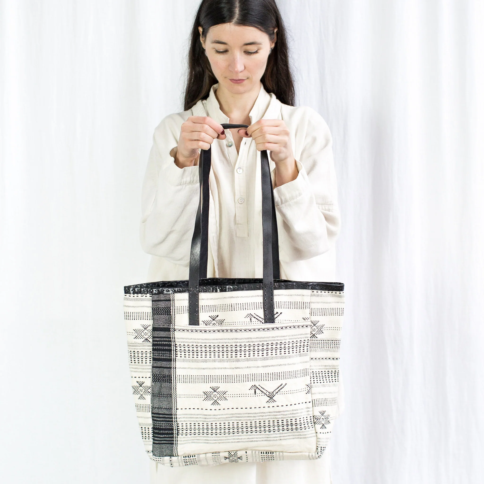 Caravan Bag - Handwoven White & Black - Image 3