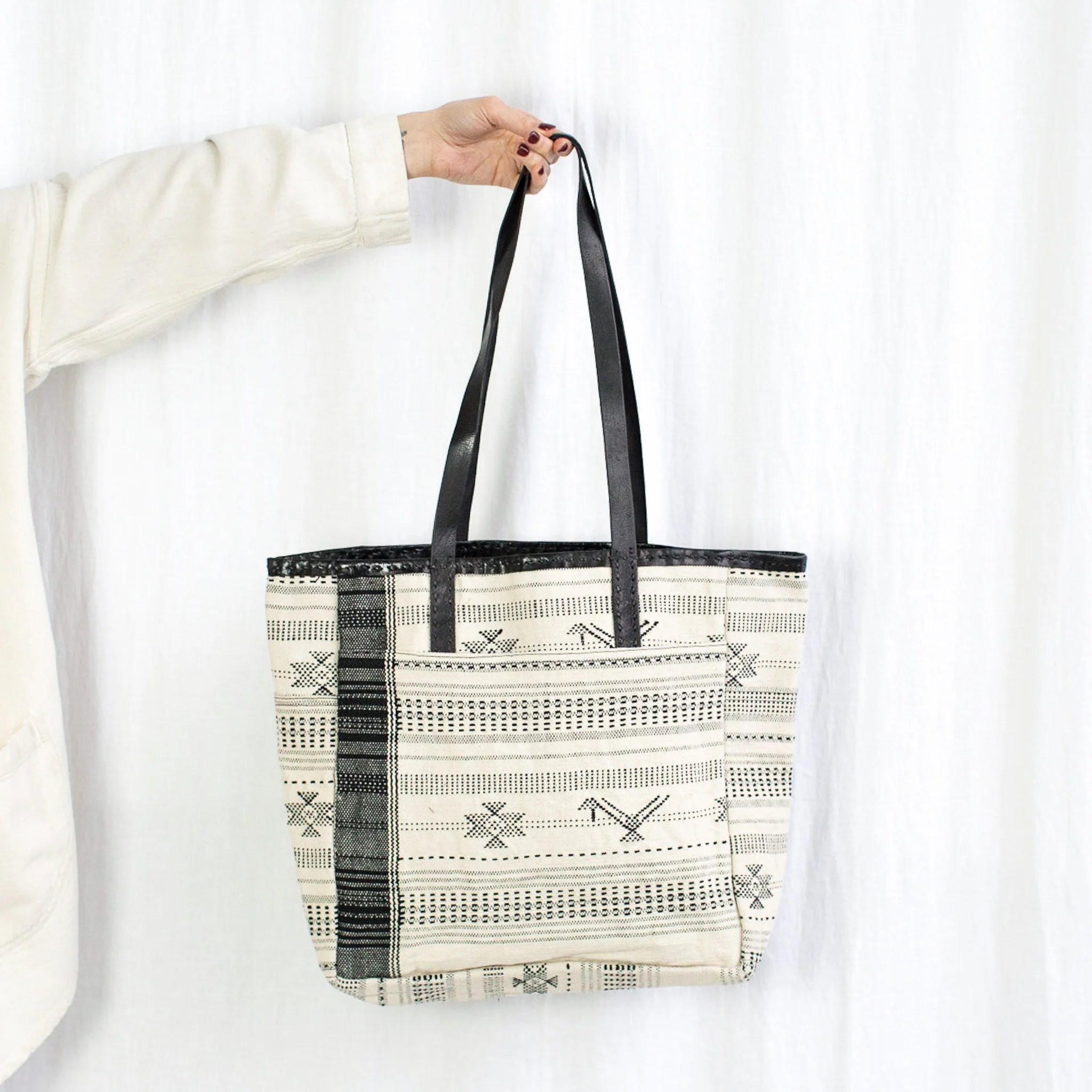 Caravan Bag - Handwoven White & Black - Image 4
