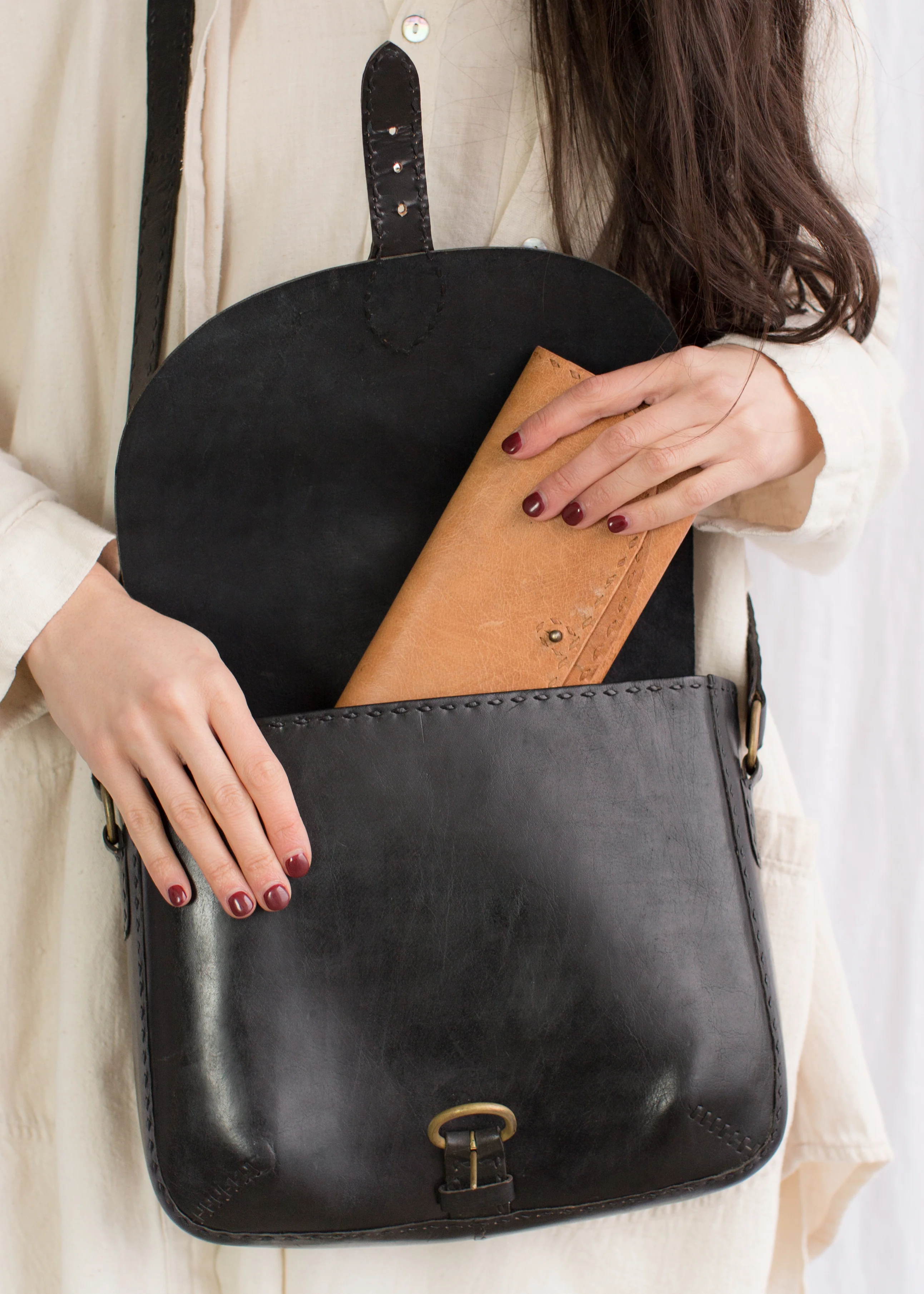 Leather Traveller Shoulder Bag - Black - Image 3