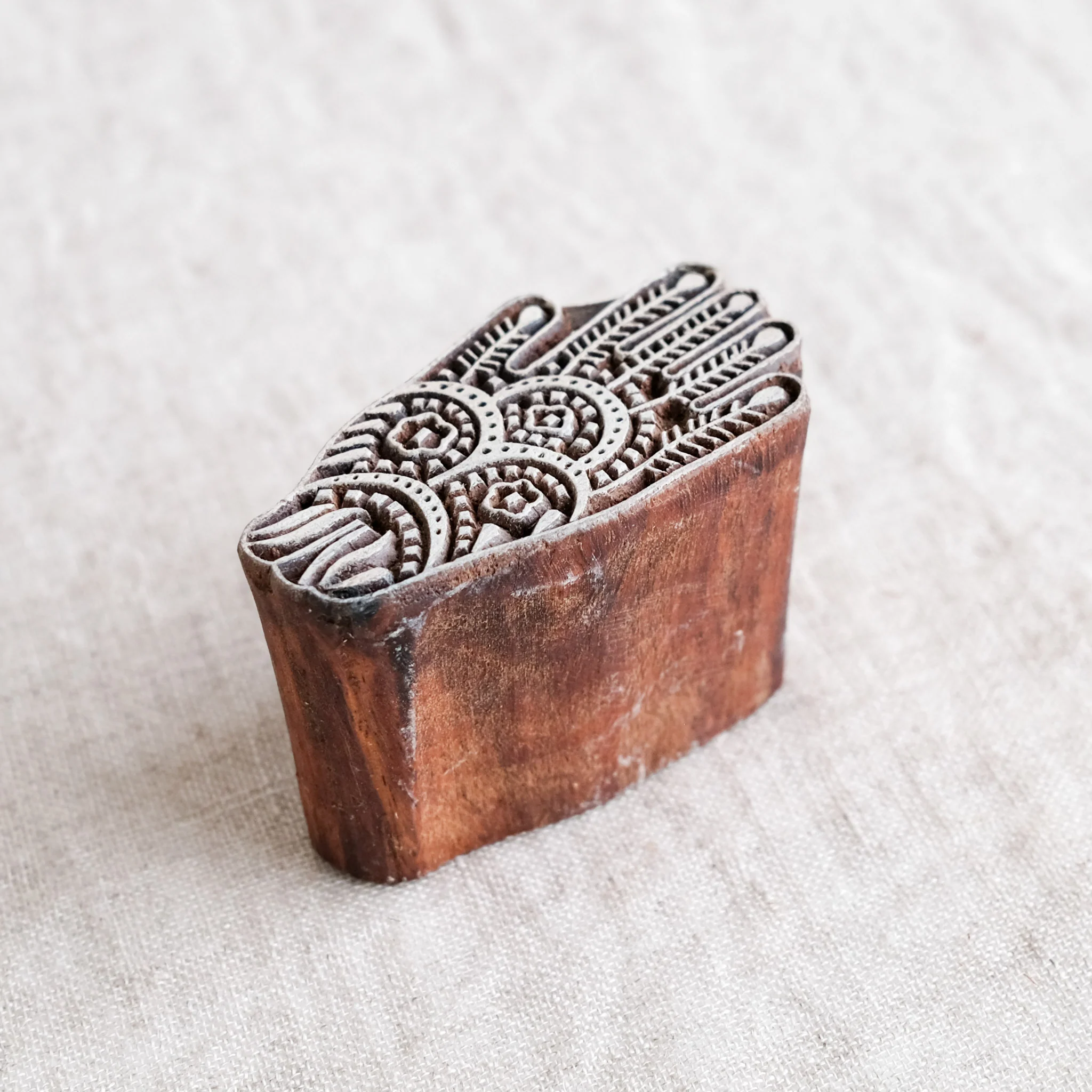 Wood Block - Arc Mehndi Hand - Image 3